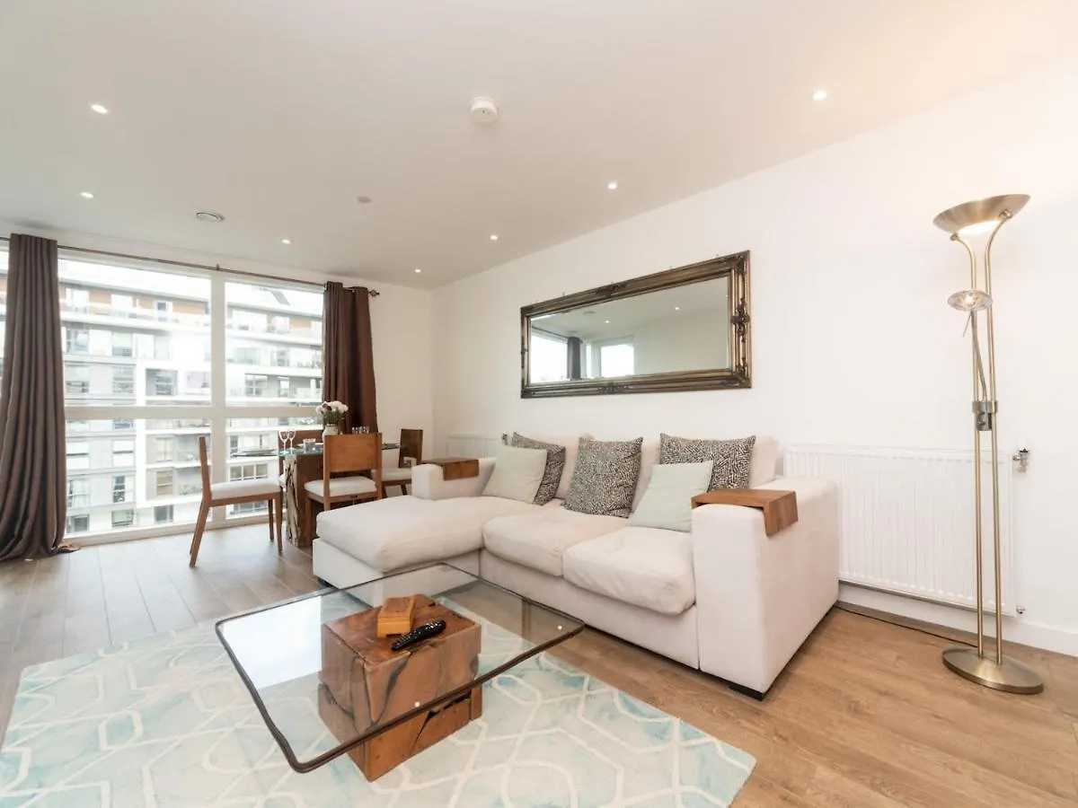 Pass The Keys Breathtaking 2 Bed 2 Bath Greenwich Riverside Flat location